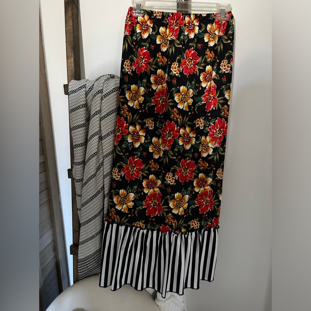 🔹SOLD 🔹One Sew Modest Outfit - Picture 3 of 3